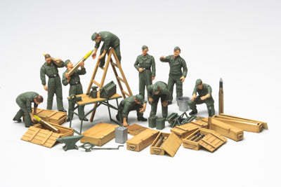 TAM32547 1/48 WWII GERMAN TANK CREW FIELD MA