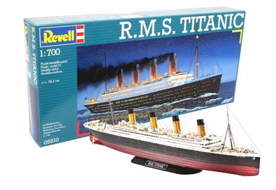 RVG05210 1:700 R.M.S. Titanic (6/ctn)