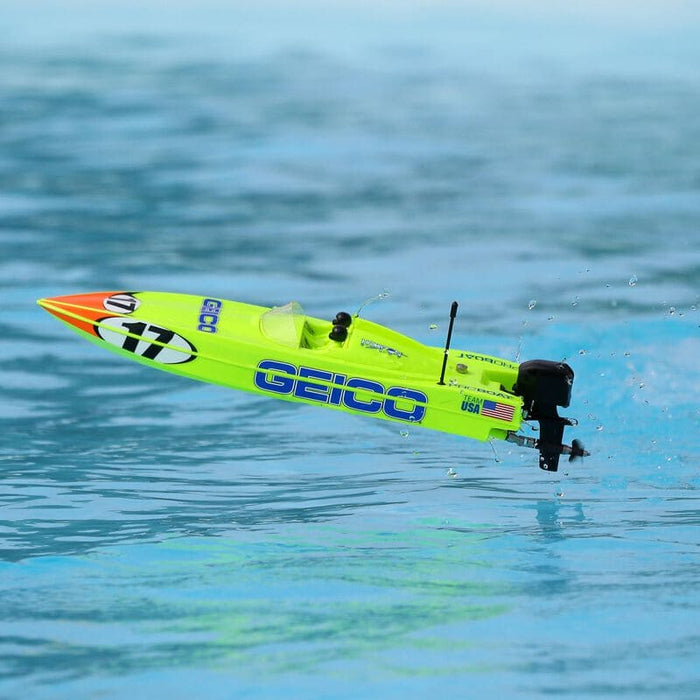 PRB08044T2 17" Power Boat Racer Deep-V RTR, Lucas Oil