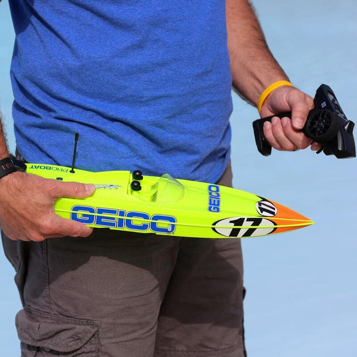 PRB08044T2 17" Power Boat Racer Deep-V RTR, Lucas Oil