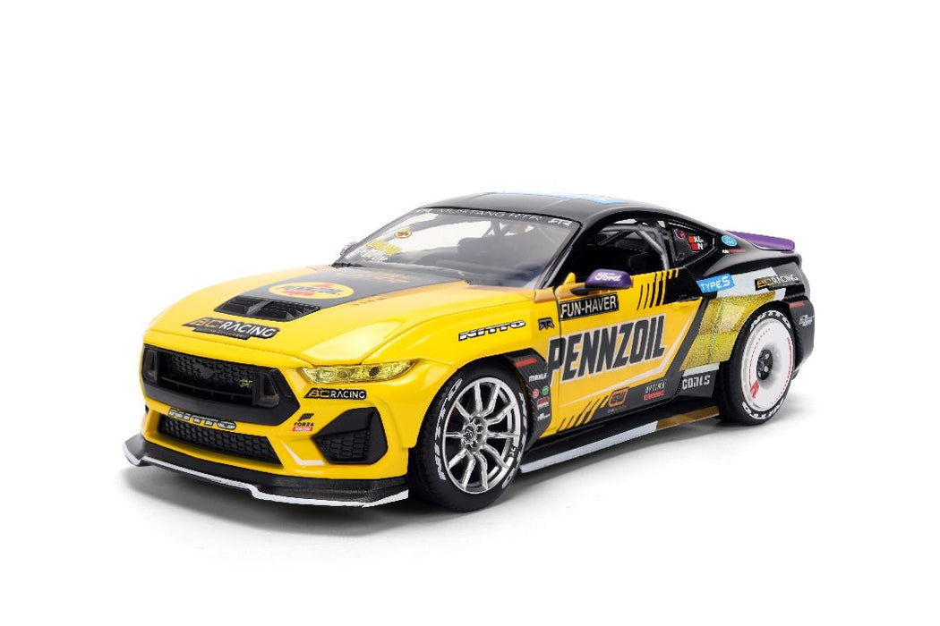 JAD37326 Jada 1/24 2025 Ford Mustang RTR w/Light - Cheldea Denofa