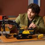 LEG42215 LEGO Technic Volvo EC500 Hybrid Excavator, Motorized 2359pcs