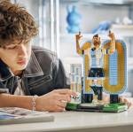 LEG43015 LEGO Editions Lionel Messi – Soccer Legend 958pcs