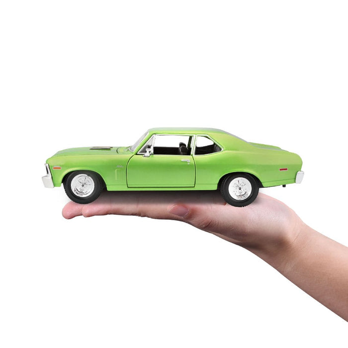 MAI31262 Maisto 1/24 SE 1970 Chevrolet Nova SS (Metallic Lime Green)