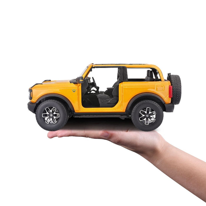 MAI31457 Maisto 1/18 SE 2021 Ford Bronco Badlands (w/o drs) (Orange)