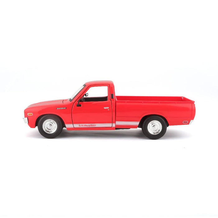 MAI31522 Maisto 1/24 SE 1973 Datsun 620 Pick-up (Red)