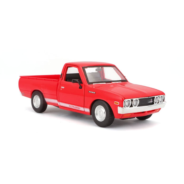MAI31522 Maisto 1/24 SE 1973 Datsun 620 Pick-up (Red)
