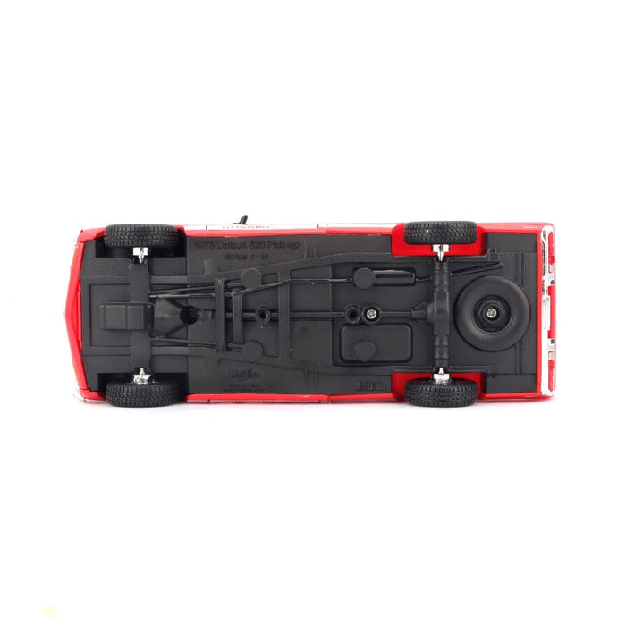 MAI31522 Maisto 1/24 SE 1973 Datsun 620 Pick-up (Red)