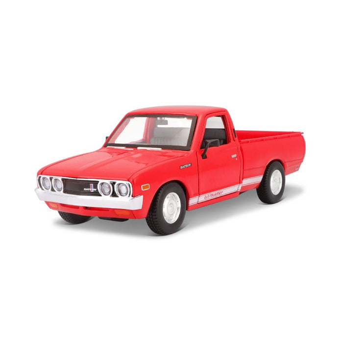 MAI31522 Maisto 1/24 SE 1973 Datsun 620 Pick-up (Red)