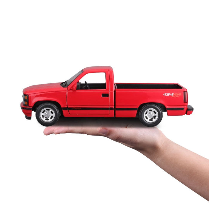 MAI32901 Maisto 1/24 SE 1993 Chevrolet 454 SS Pick-up Truck (Red)