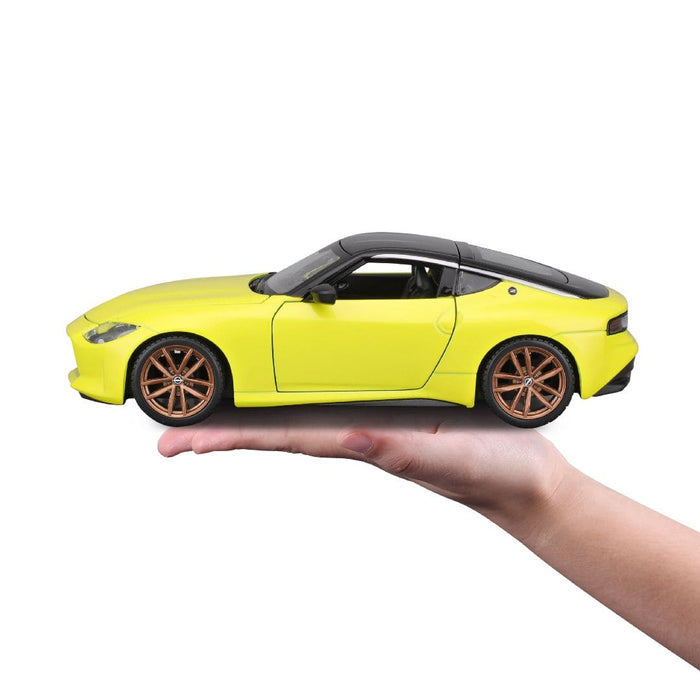 MAI32904 Maisto 1/24 SE 2023 Nissan Z (Yellow)