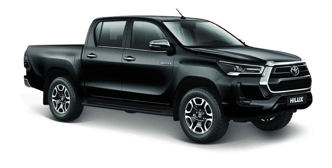 MAI32920 Maisto 1/24 SE Toyota Hilux (White/Black)