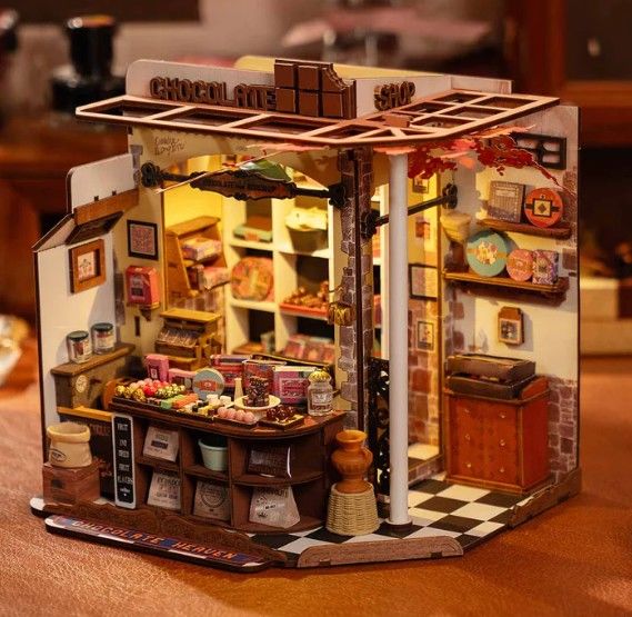 ROEDG174 Rolife Henry's Chocolate DIY Miniature House Kit