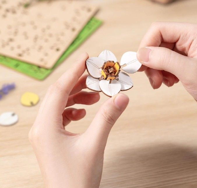 ROETF002 Rolife Narcissus 3D Wooden Puzzle