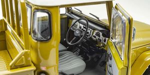 KYO08958K 1/18 Scale Toyota Land Cruiser 40 Pickup Olive Model Diecast Car