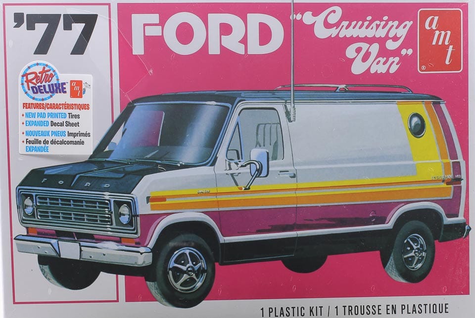 AMT1108M 1/25 1977 Ford Cruising Van